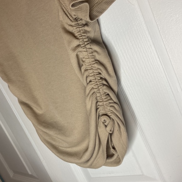 Beige shirt with straps on the side. - Picture 4 of 4